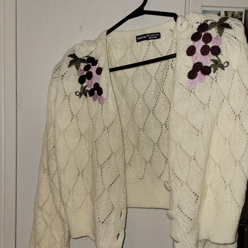 Size large embroidered cropped cardigan